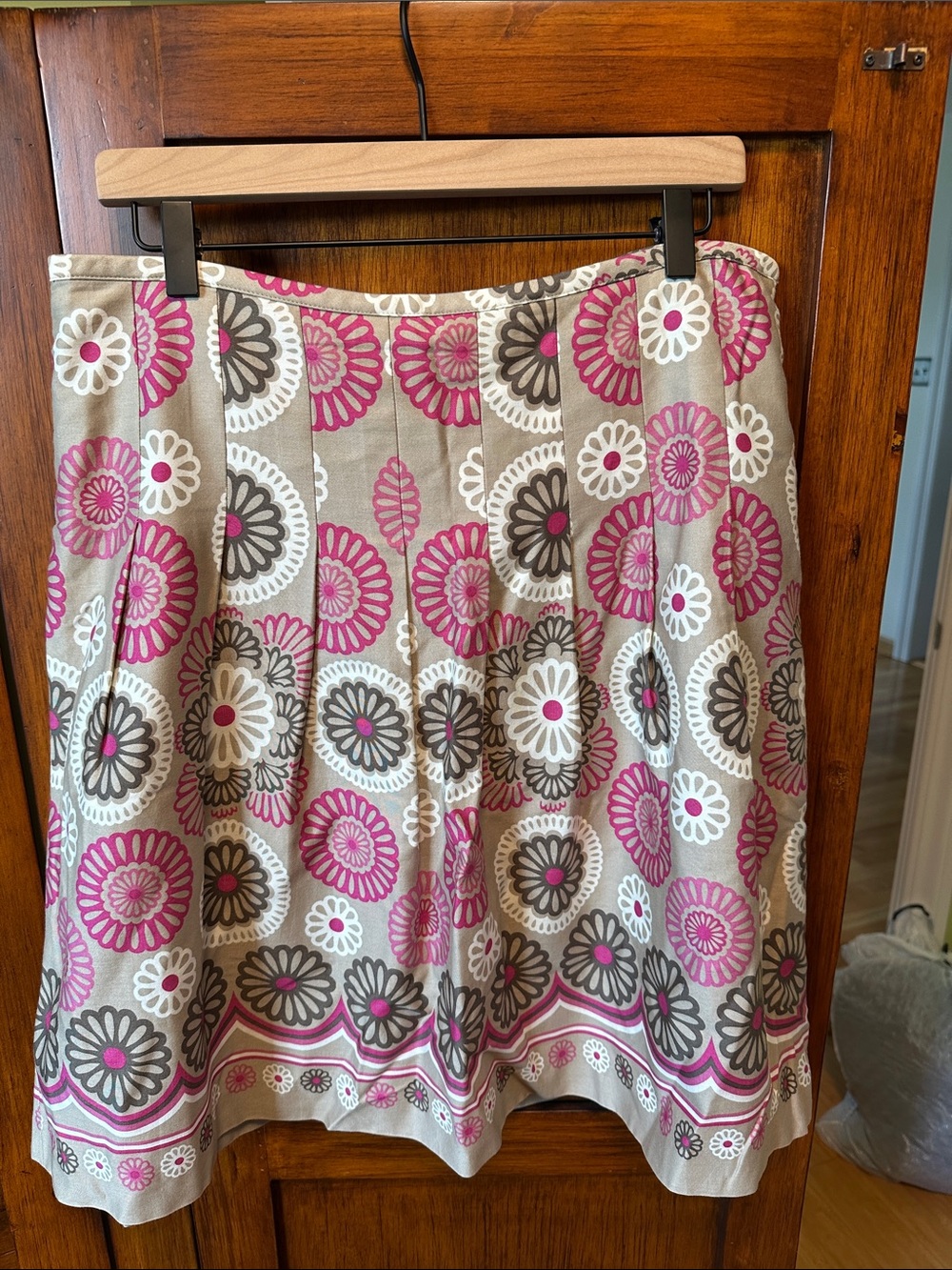 Ann Taylor LOFT summer skirt size 8 tan, white, and pink a-line pleated lined